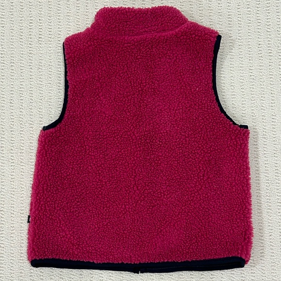 Baby Gap magenta sherpa vest in size 5T and VGUC. - Picture 2 of 3
